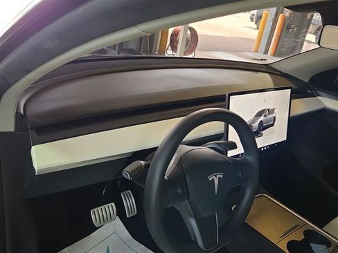 Used 2025 Tesla Model Y Performance AWD/4WD image 8