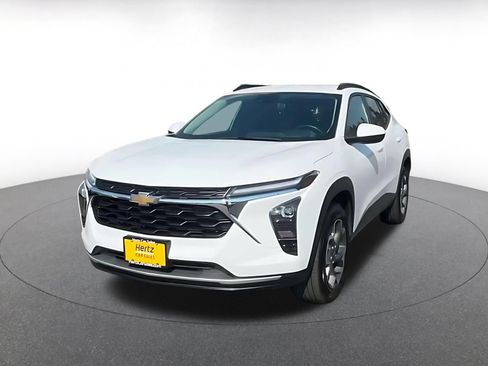 Used 2025 Chevrolet Trax LT w/ LT Convenience Package FWD image 7