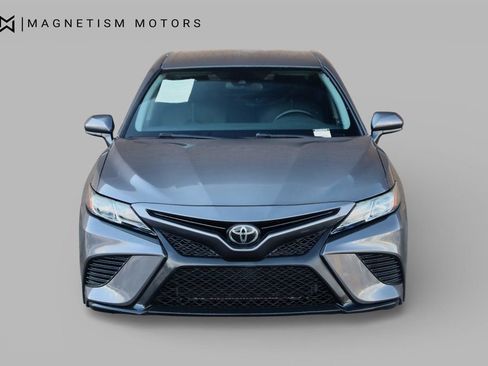 Used 2019 Toyota Camry SE image 5