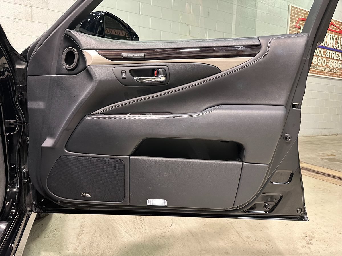 Used 2014 Lexus LS 460 AWD w/ Comfort Package image 9