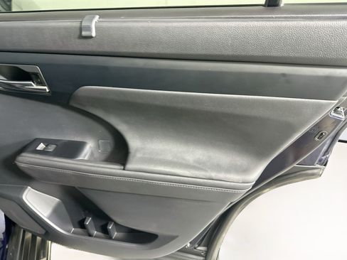 Used 2020 Toyota Highlander XLE FWD image 32