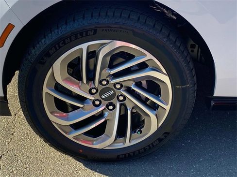 New 2025 Lincoln Navigator Reserve image 5