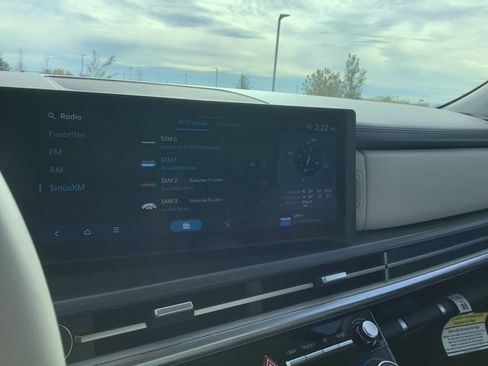 Certified 2025 Hyundai Santa Fe SEL image 30