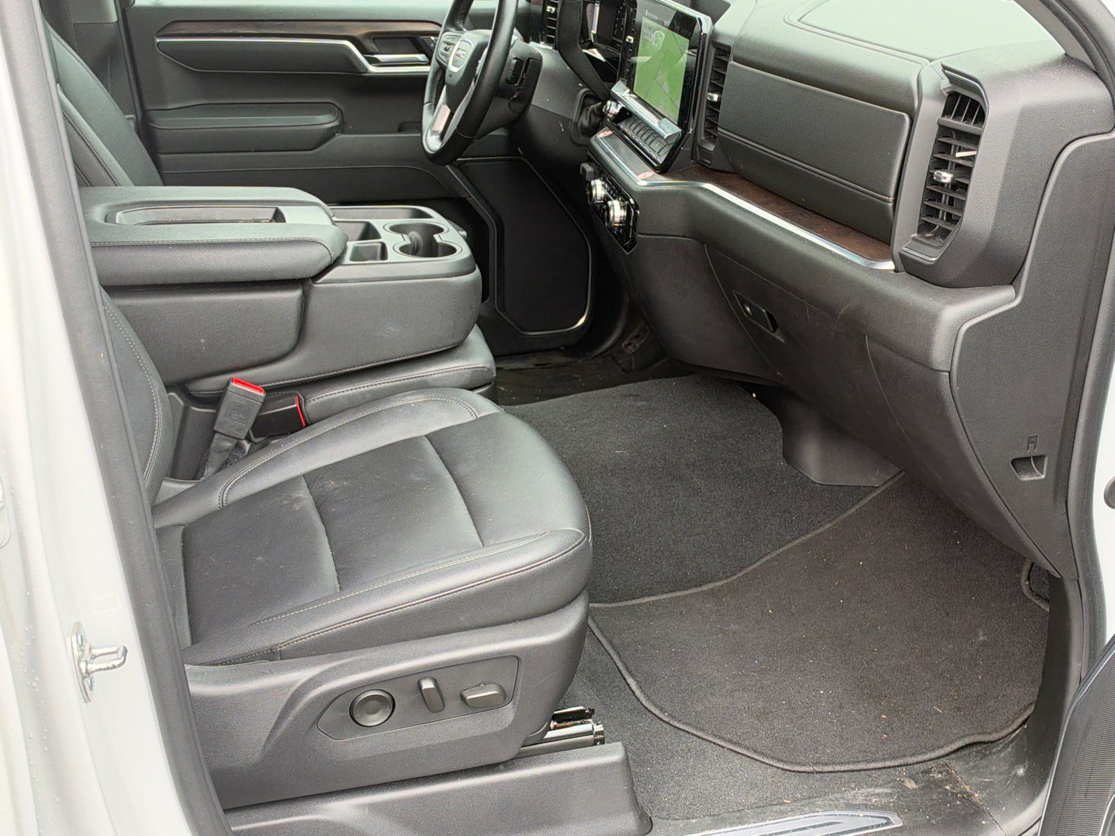 Used 2025 GMC Sierra 1500 SLT AWD/4WD image 13