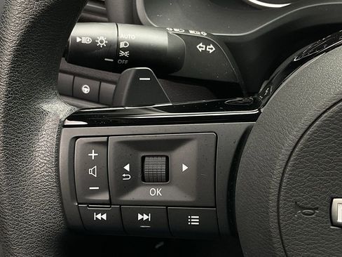 Used 2023 Nissan Rogue SV image 23