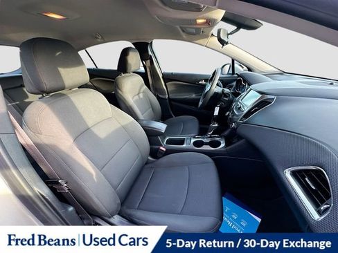 Used 2017 Chevrolet Cruze LT image 28