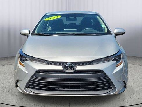 Used 2023 Toyota Corolla LE FWD image 2