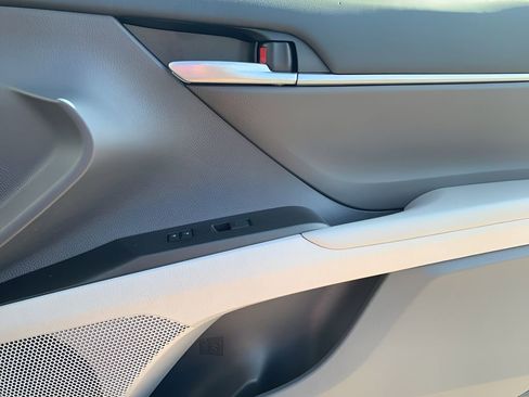 Used 2024 Toyota Camry SE image 19