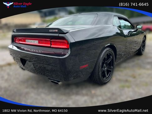 Used 2010 Dodge Challenger SRT8 w/ SRT Option Group II RWD image 4
