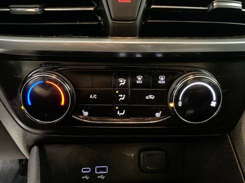 Used 2024 Buick Encore GX Preferred w/ Comfort Package FWD image 18