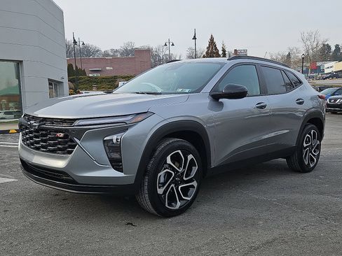 Used 2025 Chevrolet Trax RS w/ Driver Confidence Package image 3