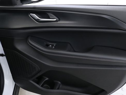 Used 2023 Jeep Grand Cherokee Altitude image 30