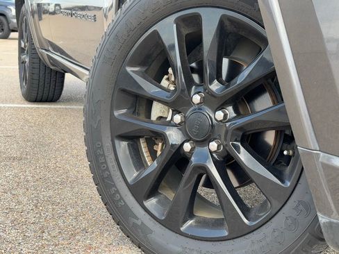 Used 2018 Jeep Grand Cherokee Altitude image 2