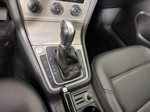 Used 2016 Volkswagen Golf SE w/ Lighting Package FWD image 18