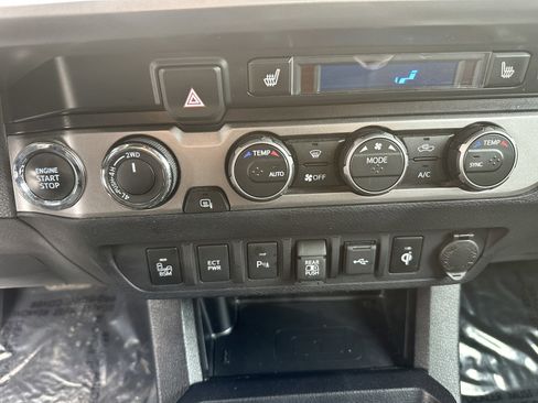 Used 2023 Toyota Tacoma Limited AWD/4WD image 20