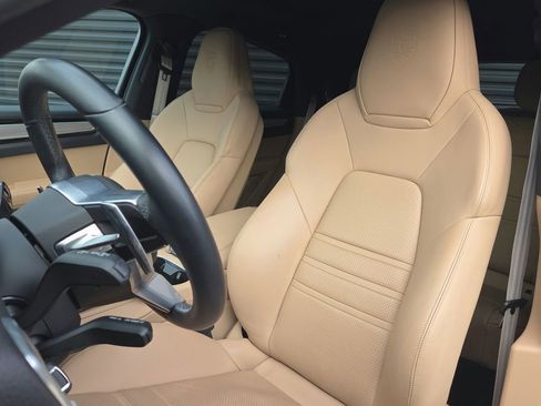 Certified 2023 Porsche Cayenne Platinum Edition AWD/4WD image 5