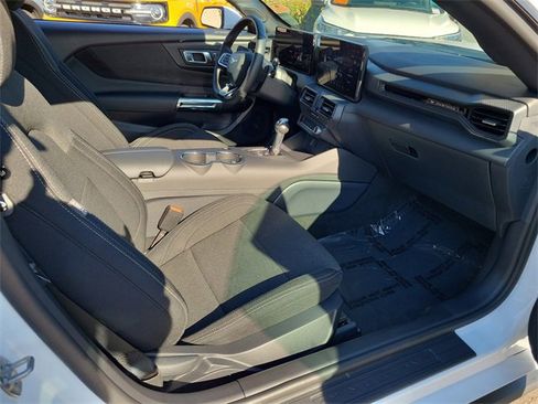 Used 2025 Ford Mustang Coupe image 13