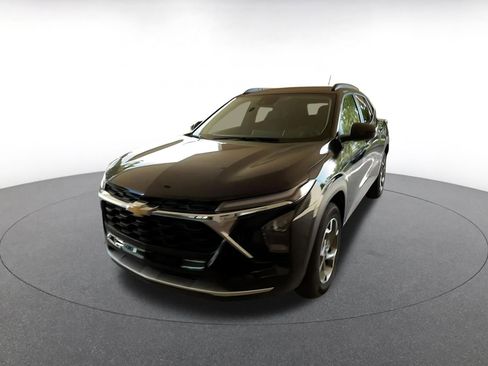 Used 2025 Chevrolet Trax LT FWD image 7