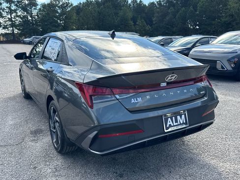 New 2025 Hyundai Elantra SEL image 3