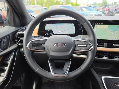 Used 2025 Chevrolet Equinox ACTIV w/ Safety and Technology Package AWD/4WD image 25