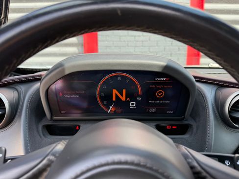Used 2018 McLaren 720S RWD image 33