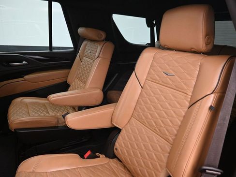 Used 2023 Cadillac Escalade Premium Luxury w/ Performance Package AWD/4WD image 19