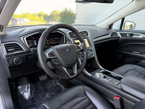 Used 2018 Ford Fusion SE w/ Equipment Group 602A FWD image 15