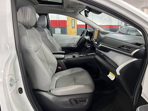 Used 2025 Toyota Sienna XLE w/ XLE Plus Package AWD/4WD image 23