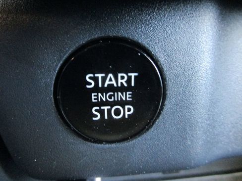 Used 2025 Nissan Rogue SL AWD/4WD image 35