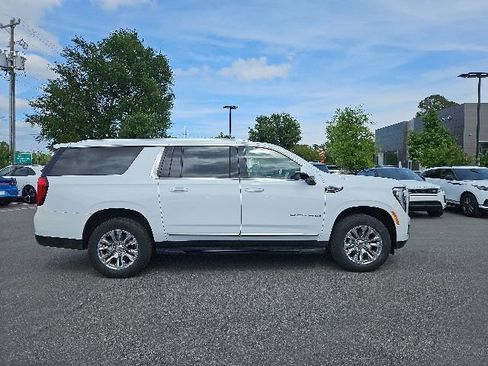 Used 2025 GMC Yukon XL Denali AWD/4WD image 6