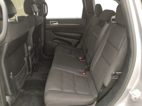 Used 2018 Jeep Grand Cherokee Laredo AWD/4WD image 18