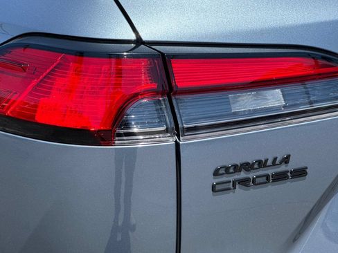 Used 2024 Toyota Corolla Cross AWD Hybrid w/ Convenience Package image 36