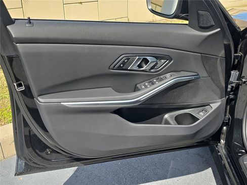 Used 2025 BMW 330i Sedan image 11