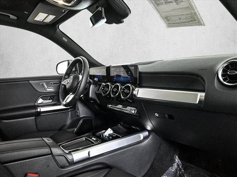 Certified 2026 Mercedes-Benz GLB 250 4MATIC w/ Sun & Sound Package image 24