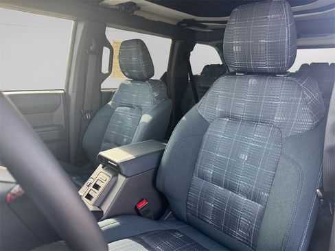 New 2025 Ford Bronco Heritage Edition image 9