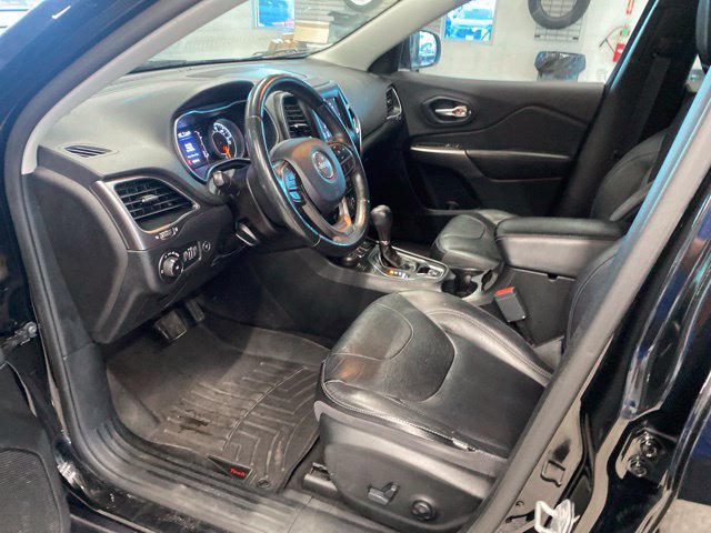 Used 2019 Jeep Cherokee Latitude Plus w/ Comfort/Convenience Group AWD/4WD image 16