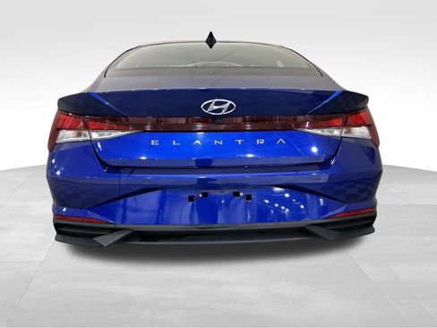 Used 2023 Hyundai Elantra SEL w/ Convenience Package FWD image 4