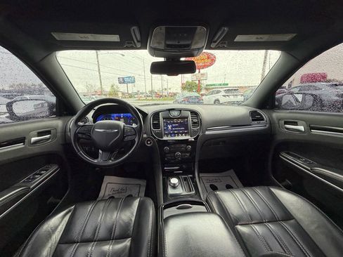 Used 2019 Chrysler 300 S RWD image 13