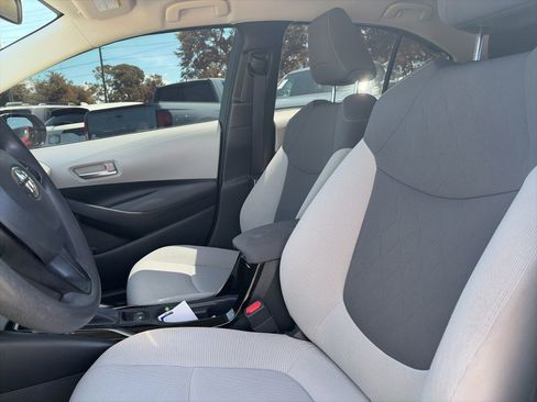 Used 2020 Toyota Corolla LE FWD image 12