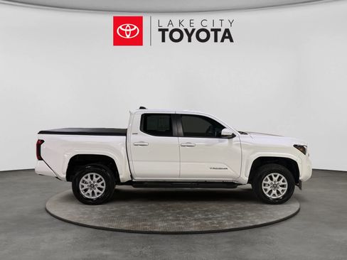 Used 2025 Toyota Tacoma SR5 AWD/4WD image 11