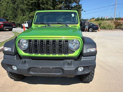Used 2025 Jeep Wrangler Sport AWD/4WD image 3