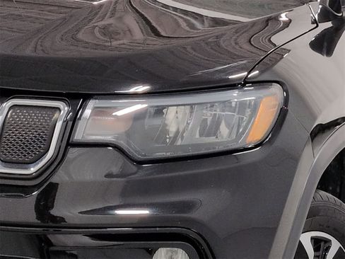 Certified 2022 Jeep Compass Limited image 11