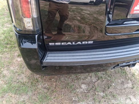 Used 2017 Cadillac Escalade Luxury AWD/4WD image 8