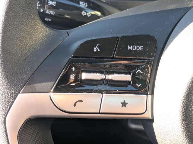 Used 2026 Hyundai Elantra SE FWD image 23