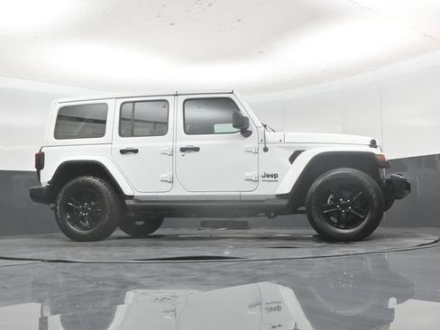 Used 2022 Jeep Wrangler Unlimited Sahara AWD/4WD image 49