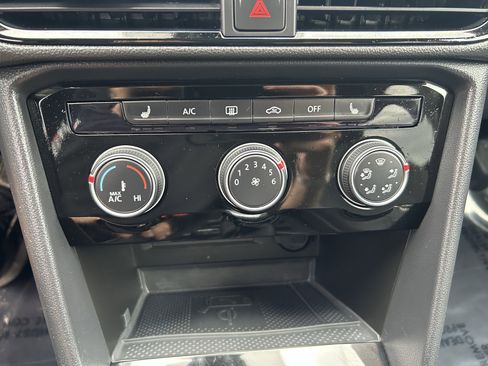 Used 2023 Volkswagen Taos SE w/ Black Wheel Package image 15