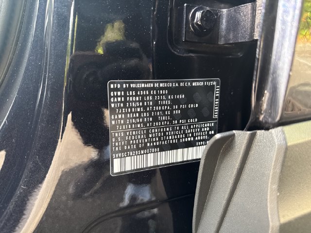 Used 2025 Volkswagen Taos SE FWD image 16
