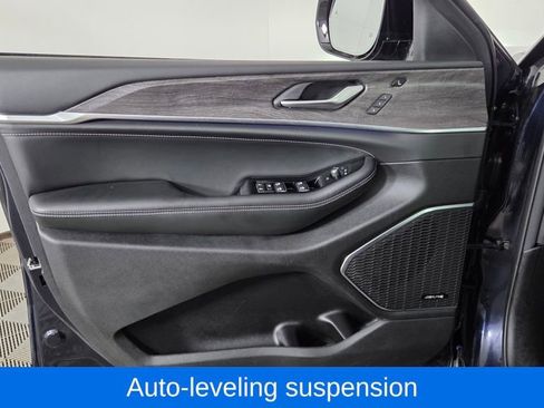 Used 2023 Jeep Grand Cherokee Overland w/ Luxury Tech Group IV image 13