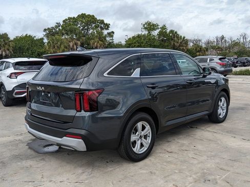 Certified 2024 Kia Sorento LX image 8