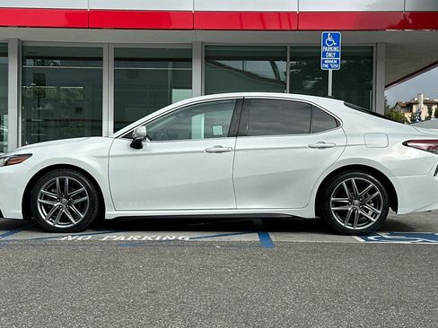 Used 2022 Toyota Camry XSE FWD image 7
